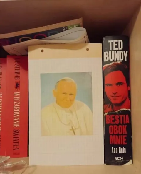 Papież obok Teda Bundy'ego