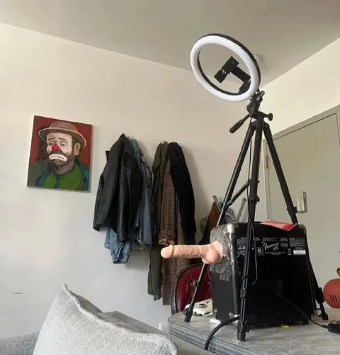 Неожиданный предмет на штативе