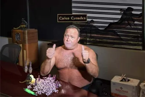 Catus Cosades approves