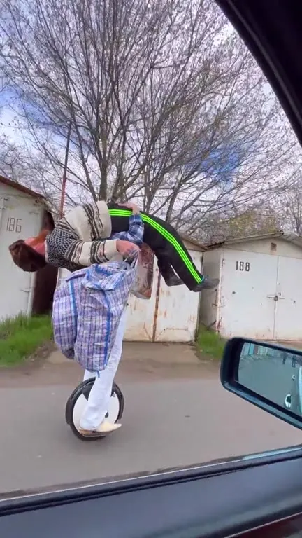 Груз на гироскутере