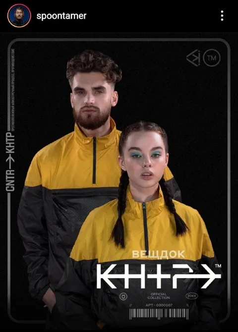 Модели в жёлтых куртках