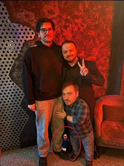 Маленький человек среди друзей