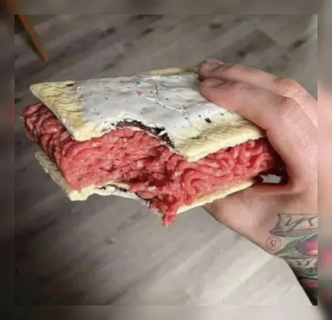 Сэндвич с сырым фаршем