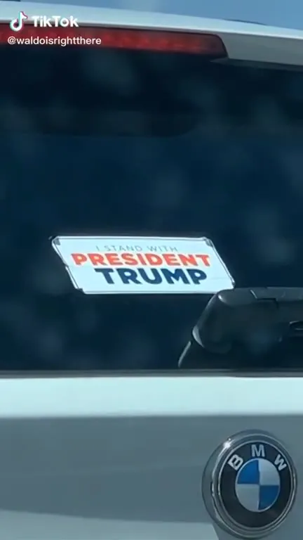 I Stand With President Trump Plate