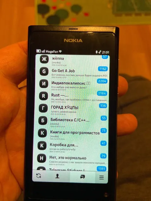 Старый Nokia с чатами программистов