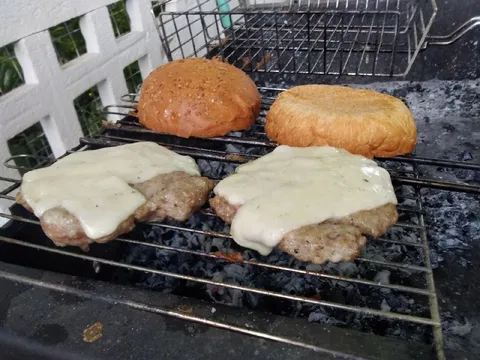 Бургеры на мангале