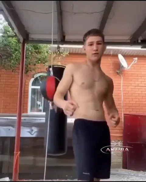 Уверенный удар по груше