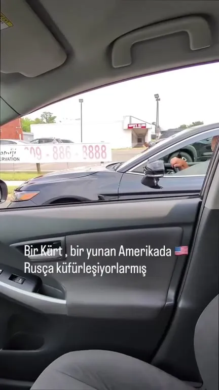 Kürt ve Yunan Rusça küfürleşiyor