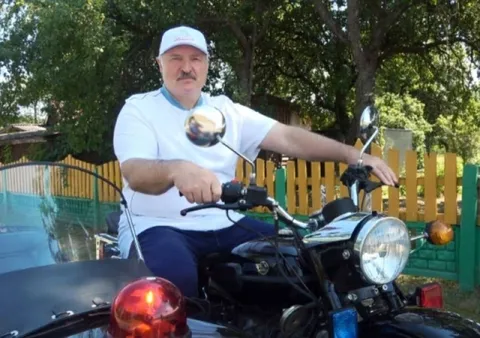 Лукашенко на мотоцикле
