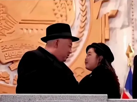 Ким Чен Ын танцует под диско
