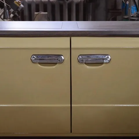 Шкаф с двумя лицами