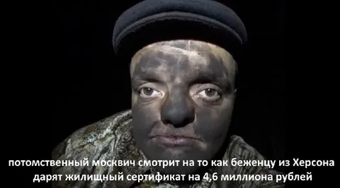 Потомственный москвич наблюдает за сертификатом