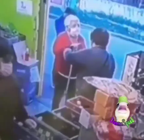 Драка в магазине под музыку