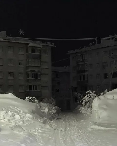 Зимний двор без людей