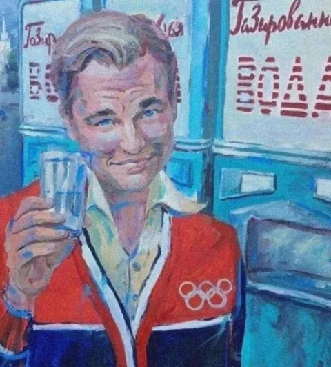 Мужчина с бокалом шампанского