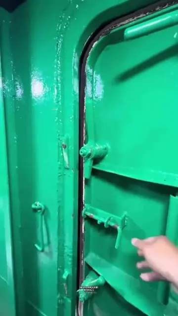 Секретная дверь в туалет