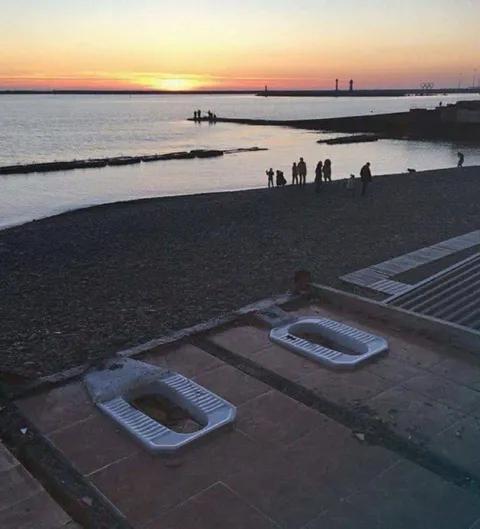 Туалеты с видом на море