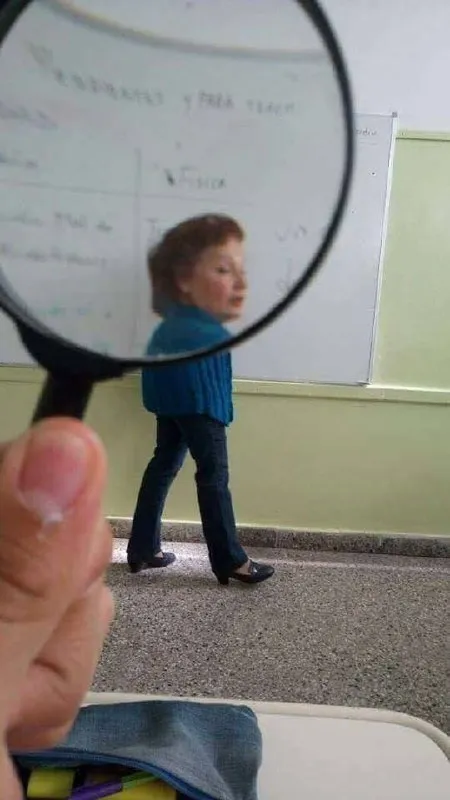 Женщина под лупой