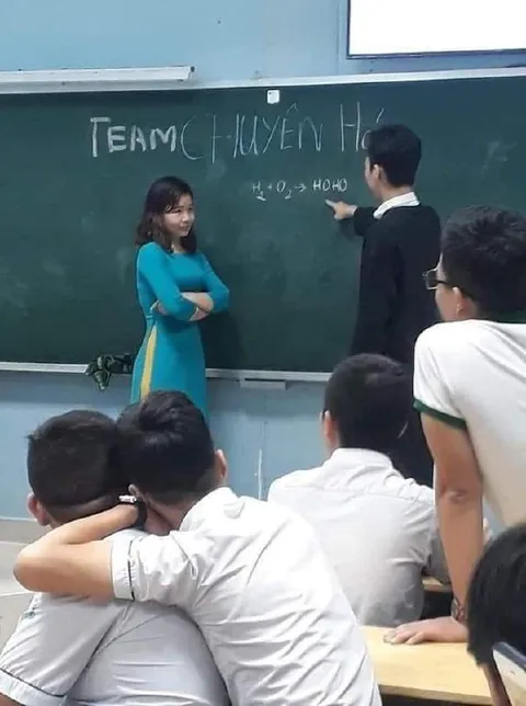Team chuyên hoá chemistry class