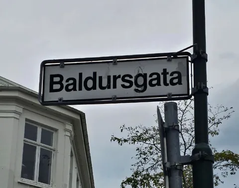 Baldursgata götuskiltið