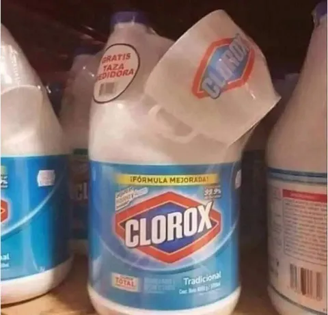 Clorox con forma de taza