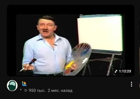 Художник с палитрой у холста