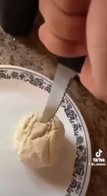 Собака и неразрезанное тесто