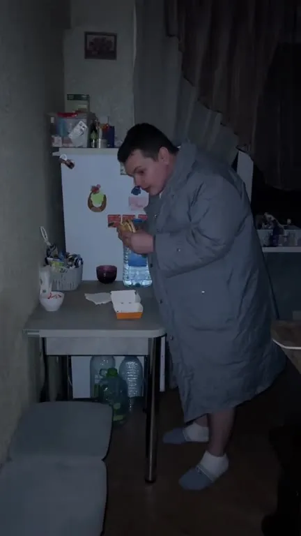 Неловкий перекус на камеру