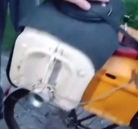 Велосипед с музыкальным мотором