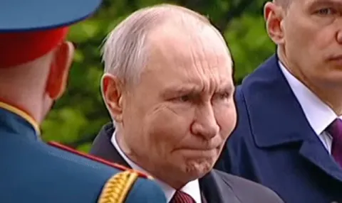 Путин с недовольным выражением лица