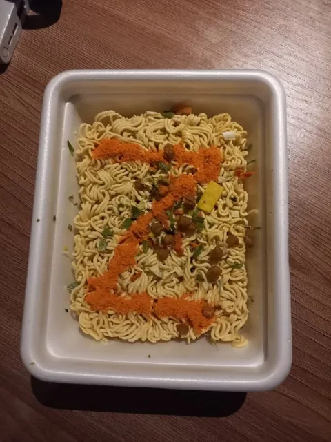 Художественная лапша быстрого приготовления