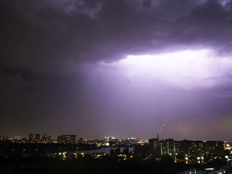 Гроза над ночным городом