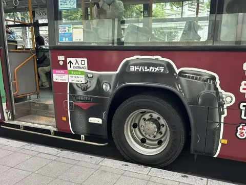 カメラみたいなバス