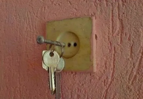 Ключи на розетке