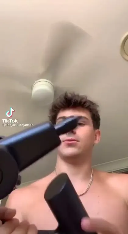 Массажный пистолет пошёл не туда