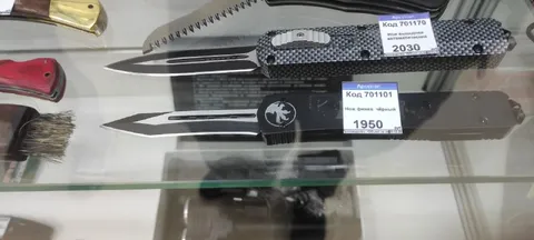 Тактические ножи в витрине