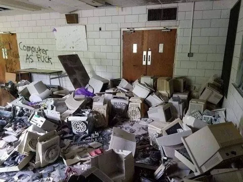Computer AS Fuck Room