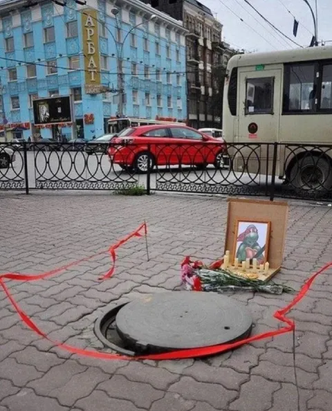 Мемориал открытому люку