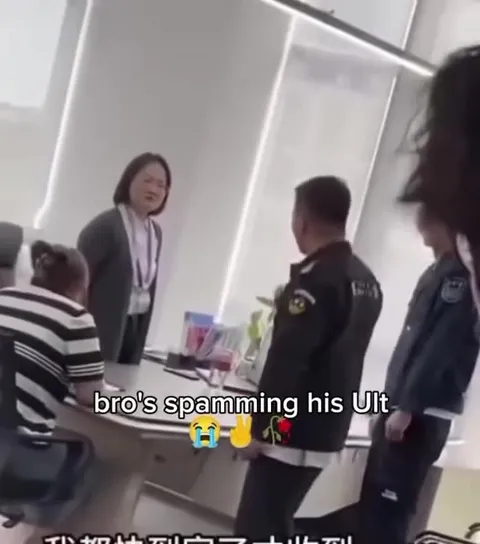 Bro Spamming His Ult