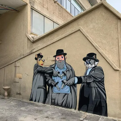 Мультяшные грабители на стене