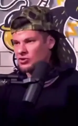 Спор в подкастной студии
