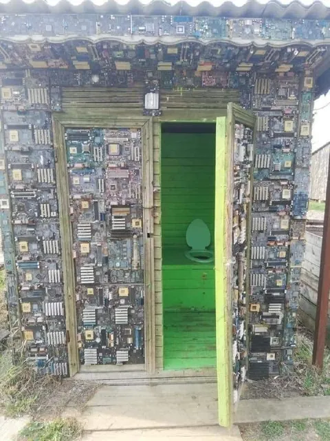Туалет внутри компьютера