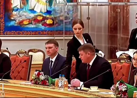 Лукашенко угощает чаем
