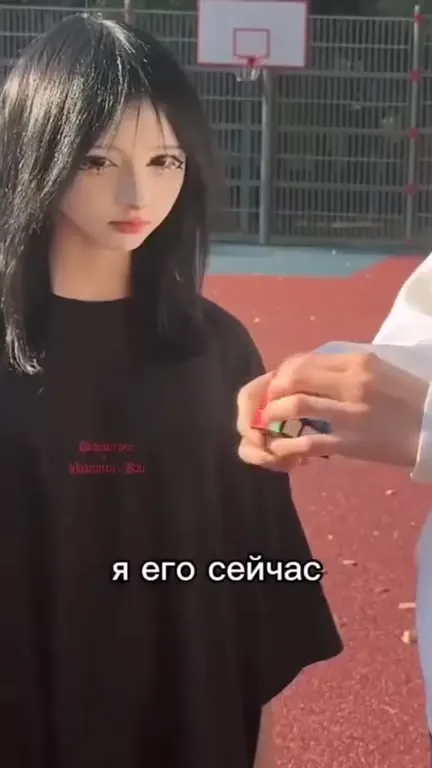 Инопланетянин вместо кубика Рубика