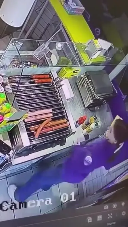 Кража сосиски под музыку