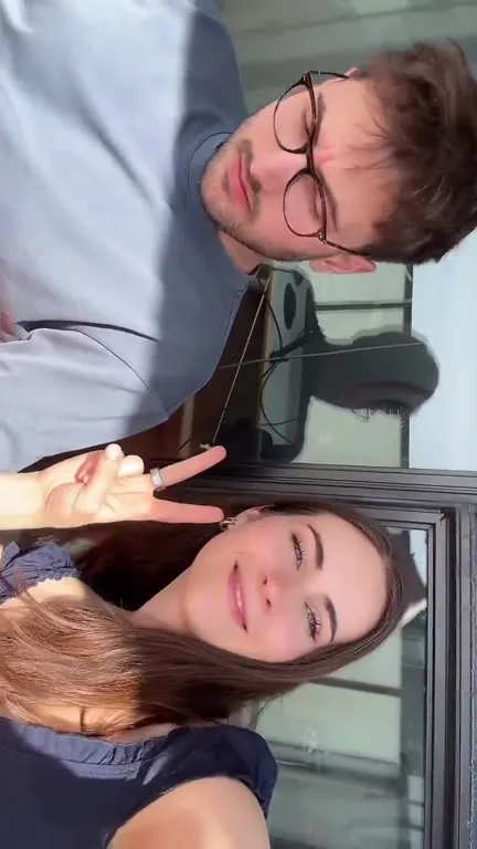 Счастливое селфи превращается в ссору