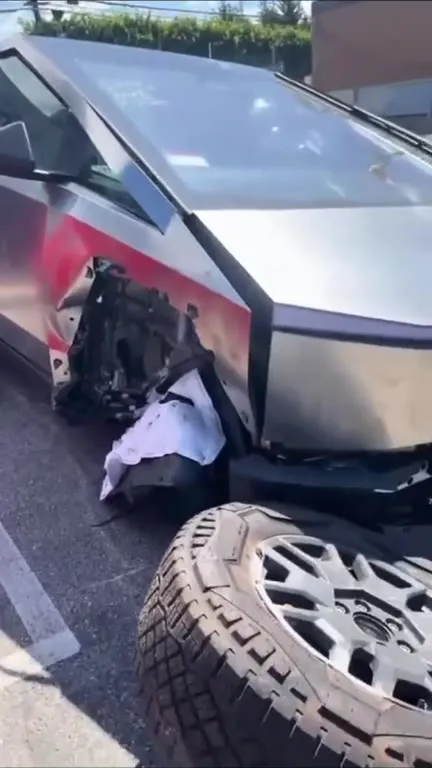 Cybertruck With Its Front Falling Off