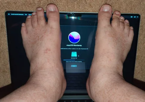 Feet Installing macOS Monterey