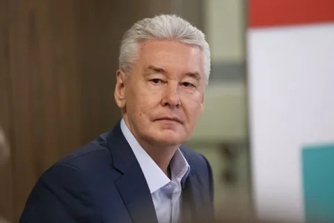 Собянин смотрит с подозрением