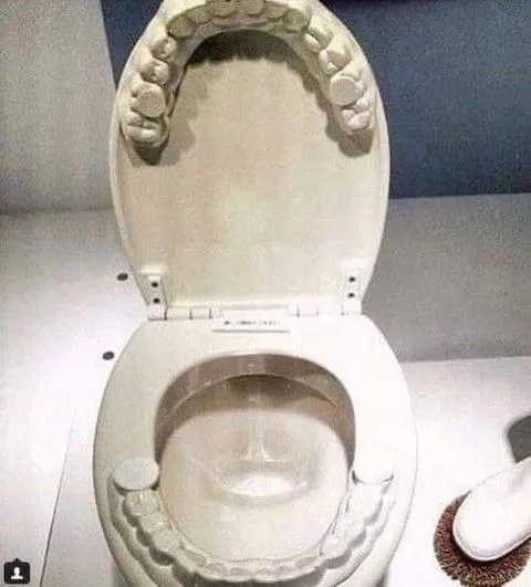 Зубастый унитаз